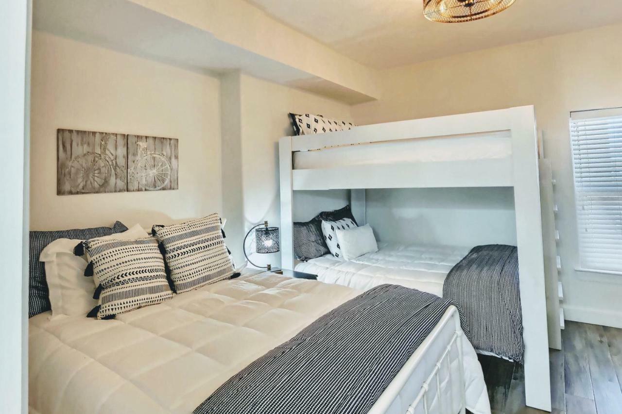 Barefoot Bliss - Beachfront - Sleeps 12 Apartment